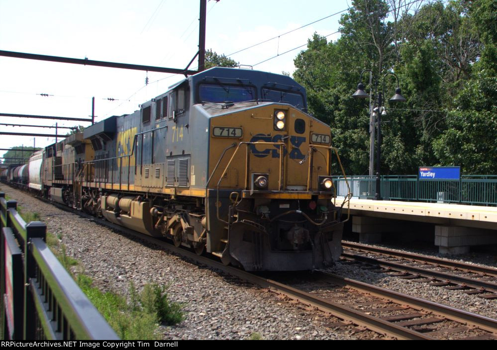 CSX 714 leads M300